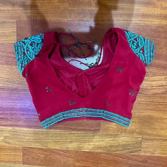 ✨ Gorgeous G3 Red & Teal Sequined Sari with Blouse✨ - Picture 3 of 3